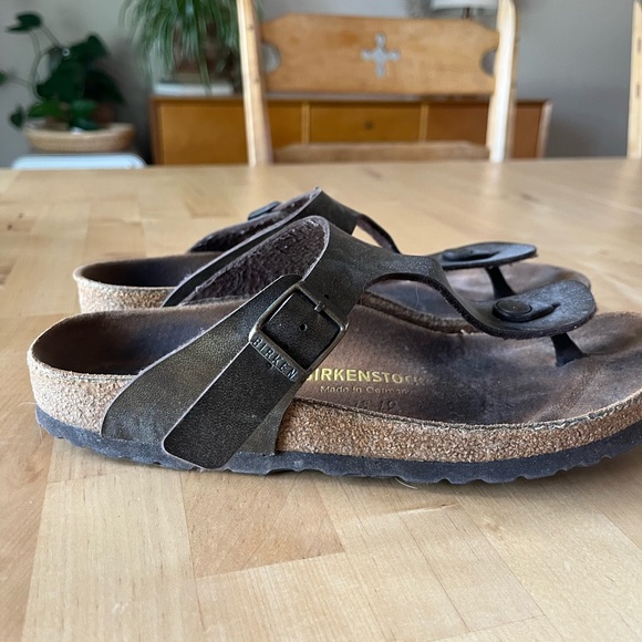 Birkenstock Gizeh sandal. Color - Mocha. Size 38 - Picture 4 of 6